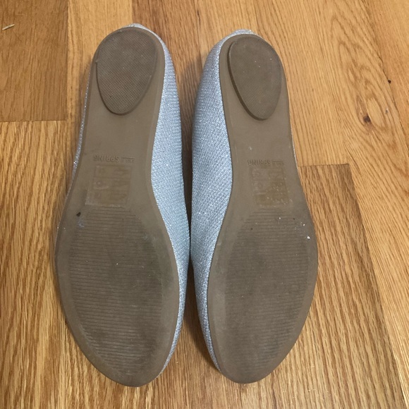 Call it Spring silver flats - size 7 US - Picture 2 of 6